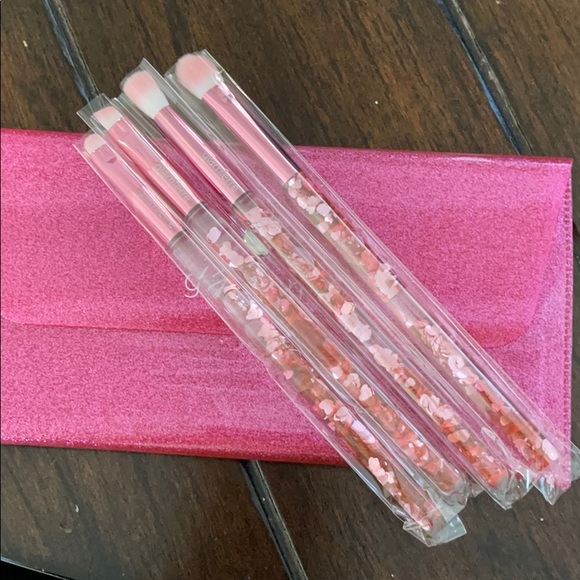 Makeup brushes - Picture 2 of 2